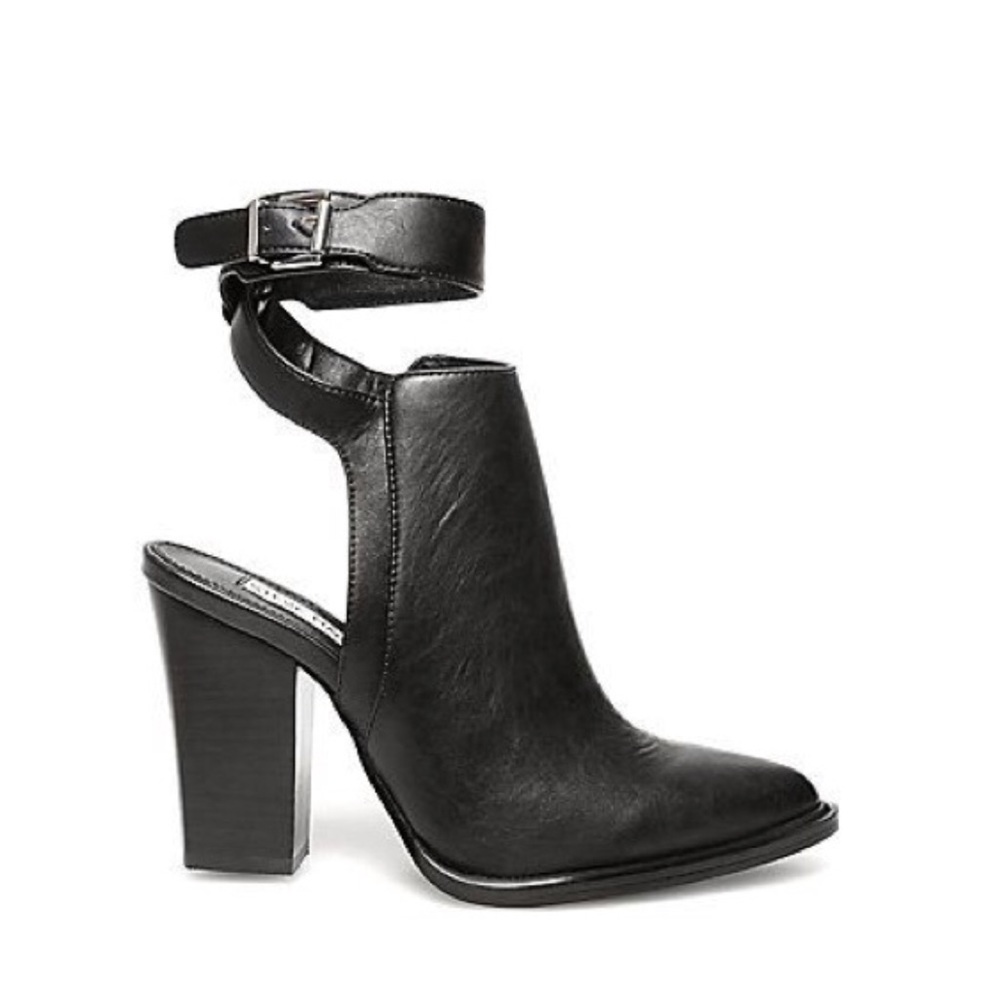 Black “Maddy girl” Steve Madden booties